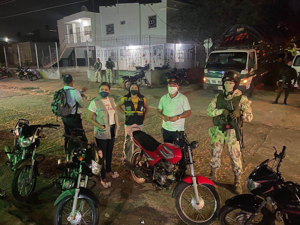Uniformados del Batallón Cartagena apoyando los operativos nocturnos